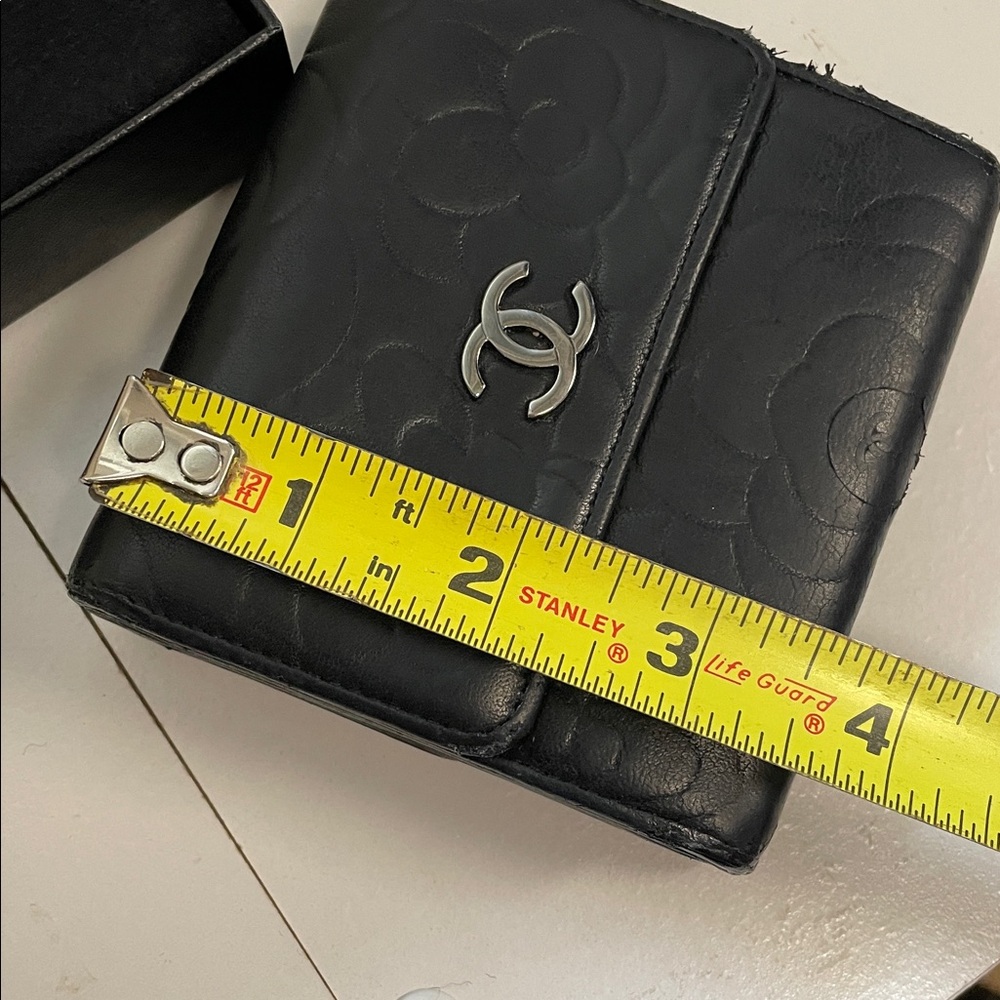 Authentic CHANEL Camellia Black Lambskin Double-hook Wallet - Picture 15 of 16